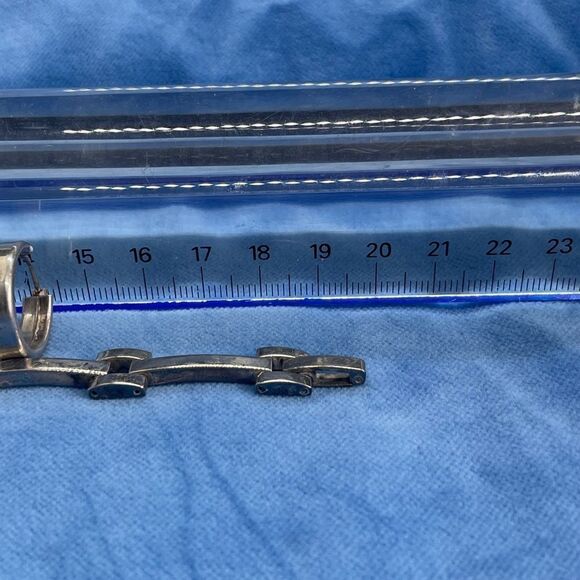 Silver bracelet and square edge open hoop earrings - Picture 8 of 8